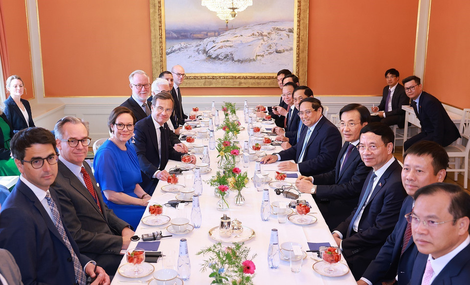 越南政府总理范明政与瑞典首相乌尔夫·克里斯特松举行会谈。图自 越通社