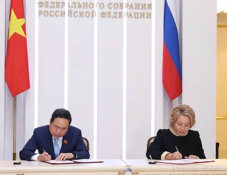 2024年9月9日，越南国会主席陈清敏与俄罗斯联邦委员会主席马特维延科在莫斯科签署了《越南国会与俄罗斯联邦委员会合作协议》。图自 越通社