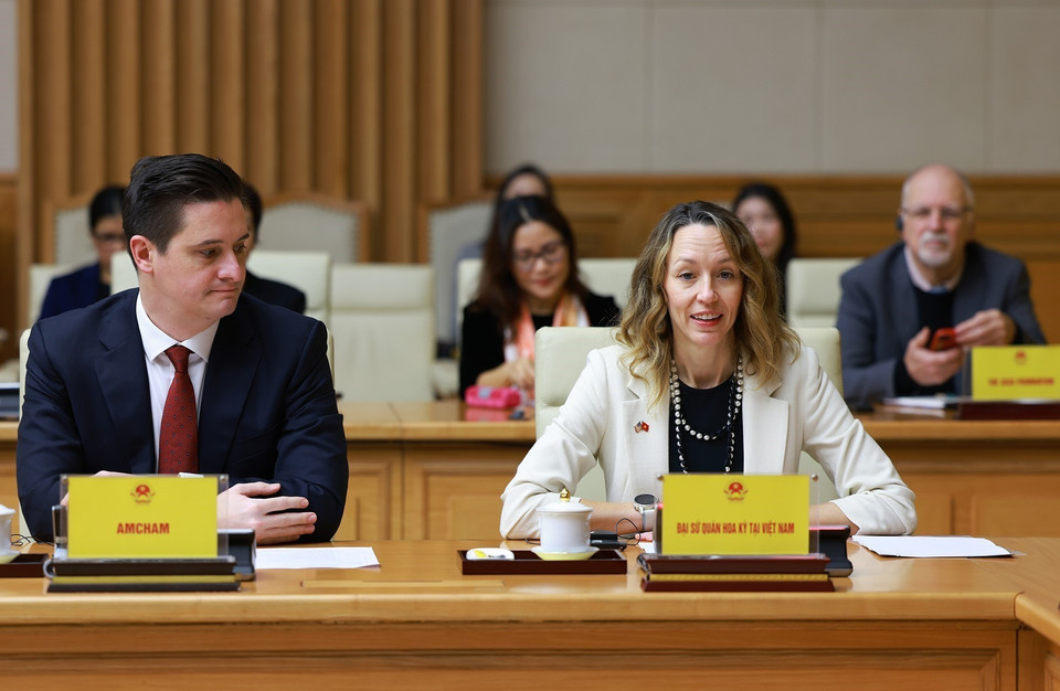 美国驻越南大使馆代表在座谈会上发表讲话。图自 越通社