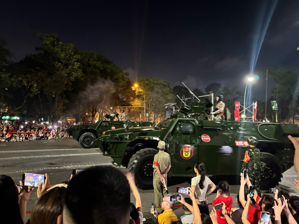 装甲兵方阵参加8月21日的综合演练。图自 越通社