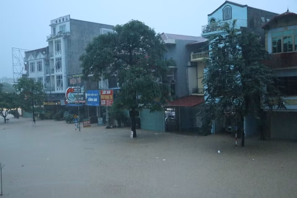 强降雨引发太原省潘廷逢坊严重内涝。图自 越通社