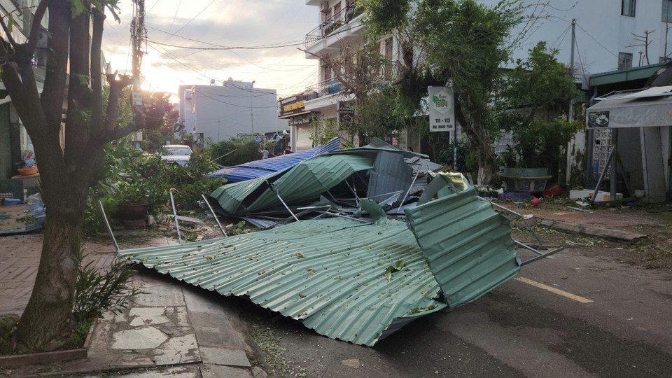 第13号台风袭击，归仁坊多处受损。图自 越通社
