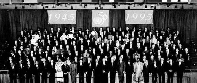 从成立之初的51个成员国,如今联合国共有193个成员国。图中:世界各国国家元首和政府领导出席联合国成立50周年特别纪念会议。图自越通社