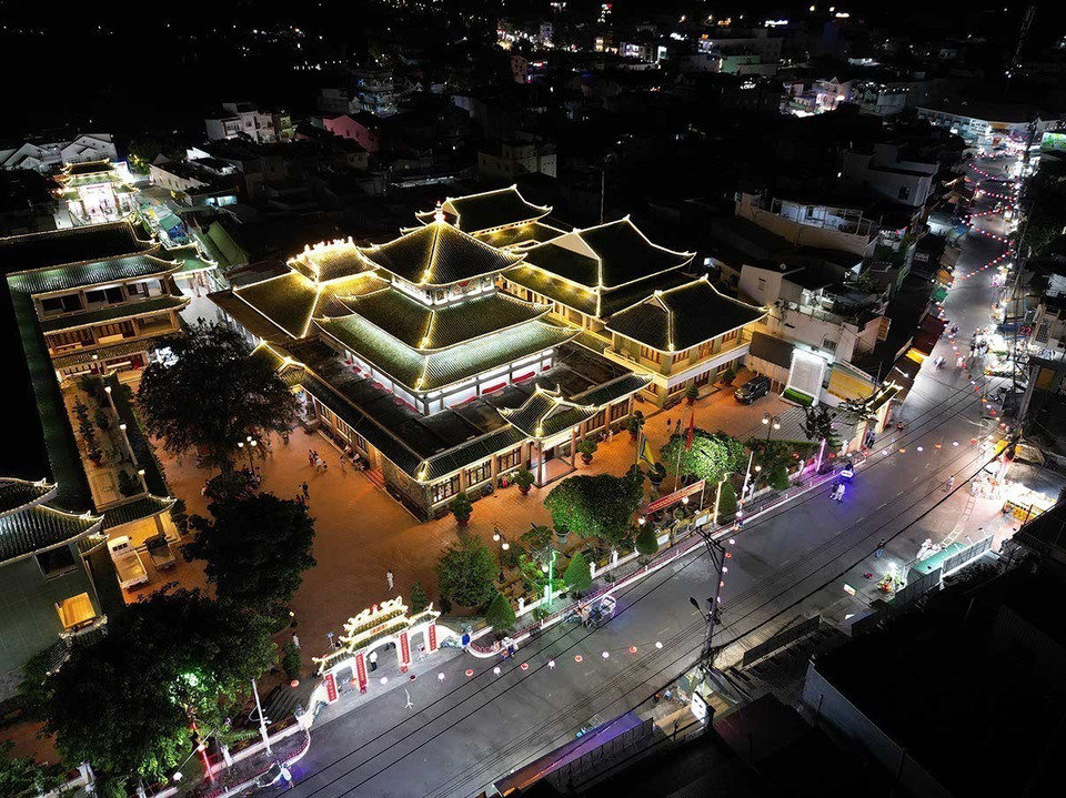 安江省三山的主處聖母庙（Miếu Bà Chúa Xứ），长期以来一直是越南西南部地区最著名的信仰旅游目的地之一。图自 越通社