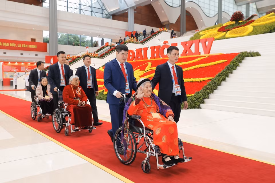 与会代表出席越南共产党第十四次全国代表大会闭幕式。图自 越通社