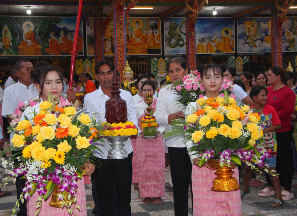 高棉族同胞举行宋干仪式（Songkra）。图自 越通社