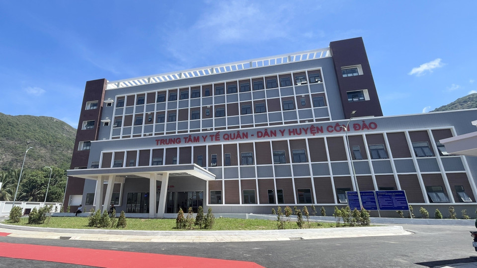 昆岛县军民医疗中心已正式落成启用,建筑为五层楼。图自 越通社