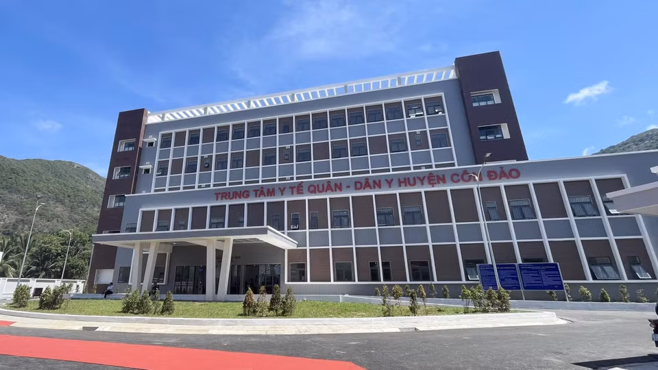 昆岛县军民医疗中心已正式落成启用，建筑为五层楼。图自 越通社