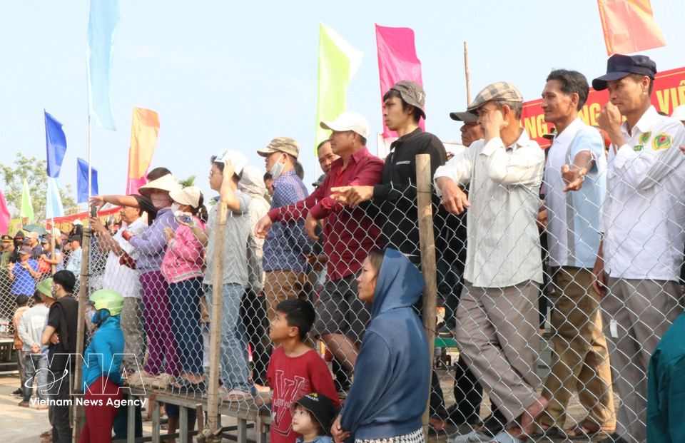 2026年丙午年泞村摔跤会吸引了大批民众和游客前来观赛。图自 越通社