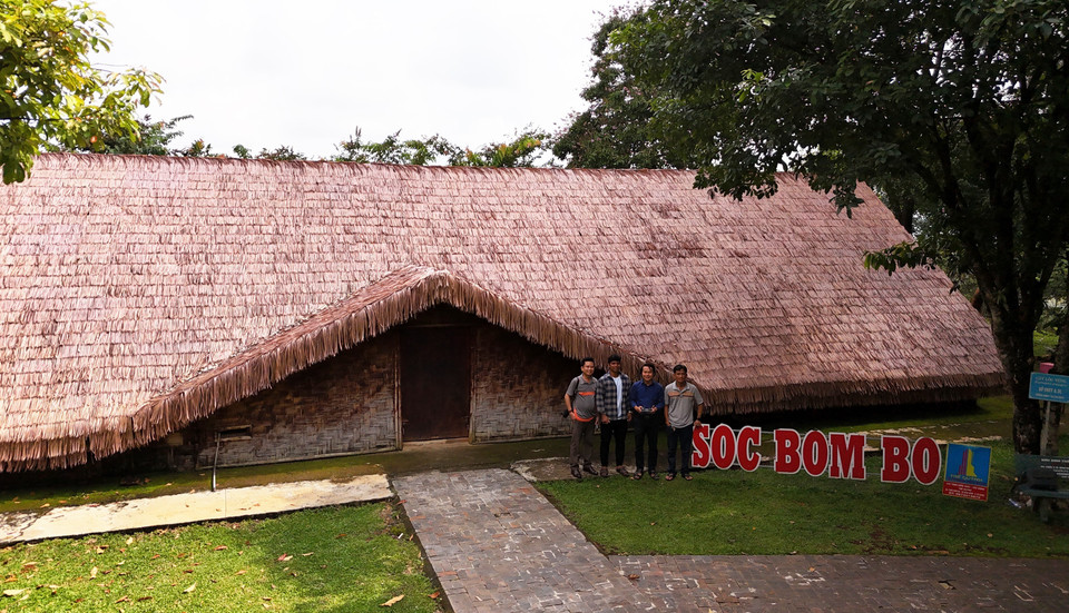 斯丁族同胞的传统长屋在斯丁族文化保护区得到重建。图自 越通社