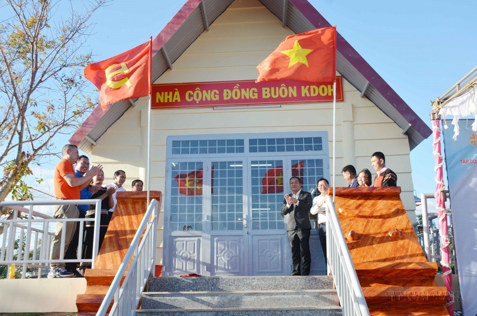 得乐省格穆加县（Cư M'gar）亚都乡（Xã Ea Tul）的社区生活馆在2023年民族大团结日活动中正式落成。图自 越通社