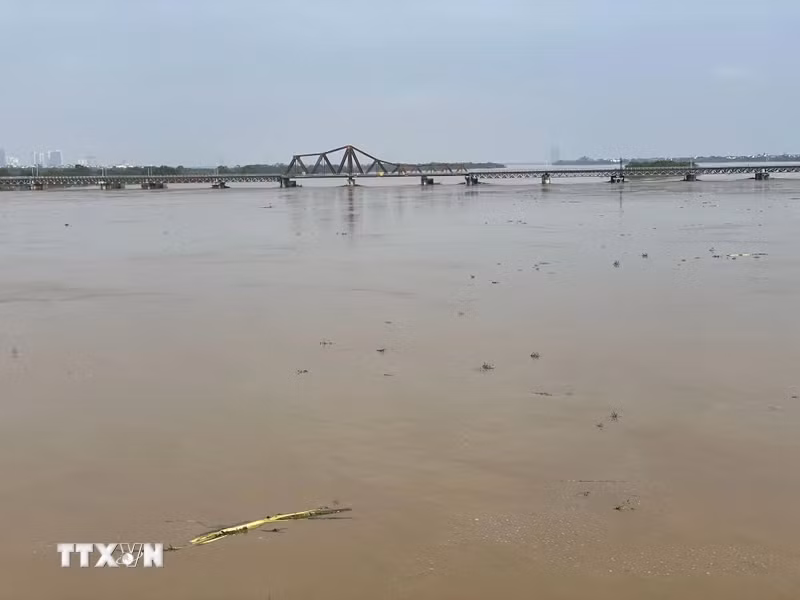 红河水位逐渐下降。图自 越通社