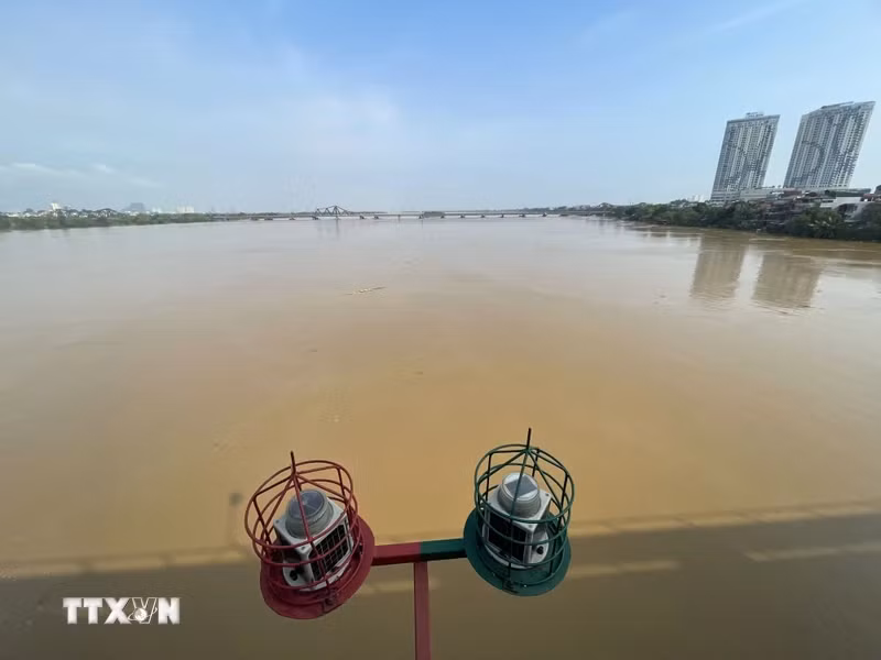 红河水位逐渐下降。图自 越通社