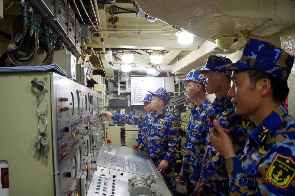 越南海军司令部海军2号区战士们不断提高随时备战能力。图自越通社