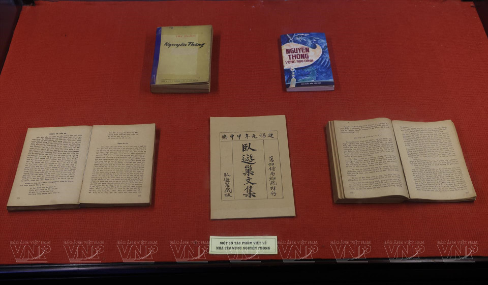 学校内展示爱国志士阮通的一些作品。图自越通社