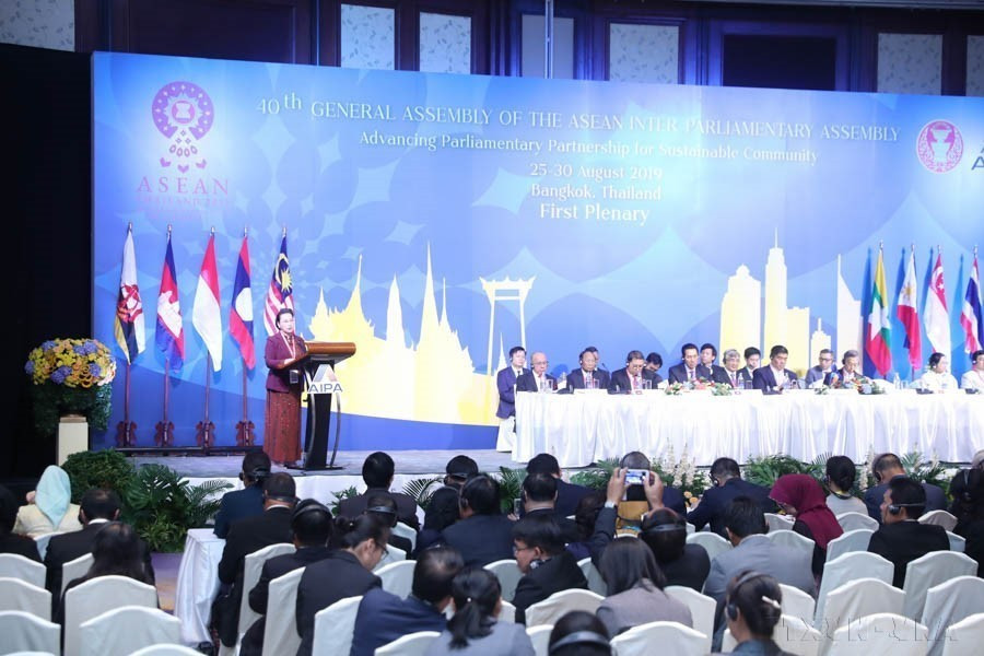 越南国会主席阮氏金银在2019年8月26日在泰国曼谷举行的第40届东盟议会联盟大会全体会议上发表重要讲话。图自 越通社
