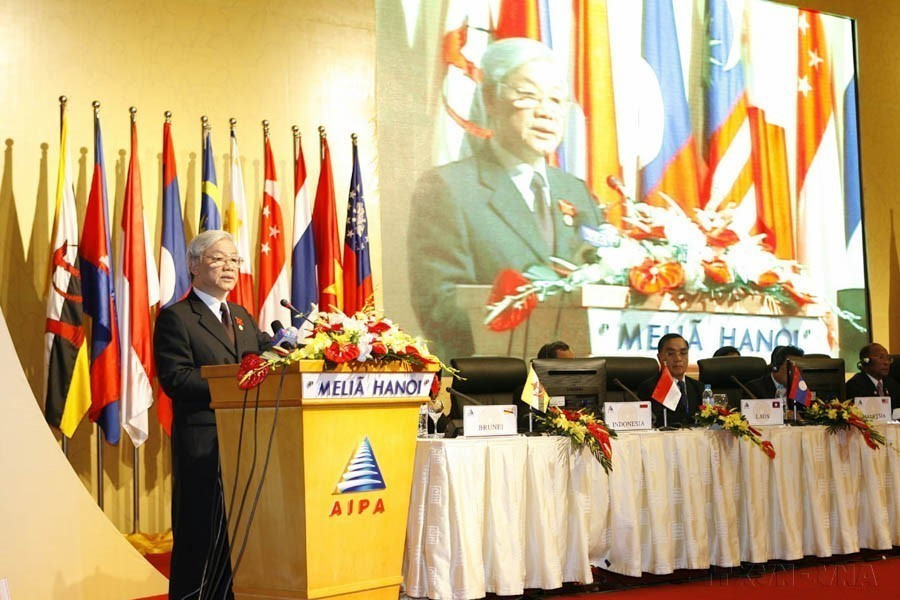 越南国会主席阮富仲在于2010年9月24日在河内举行的第31届东盟议会联盟大会闭幕式上致闭幕词。图自 越通社