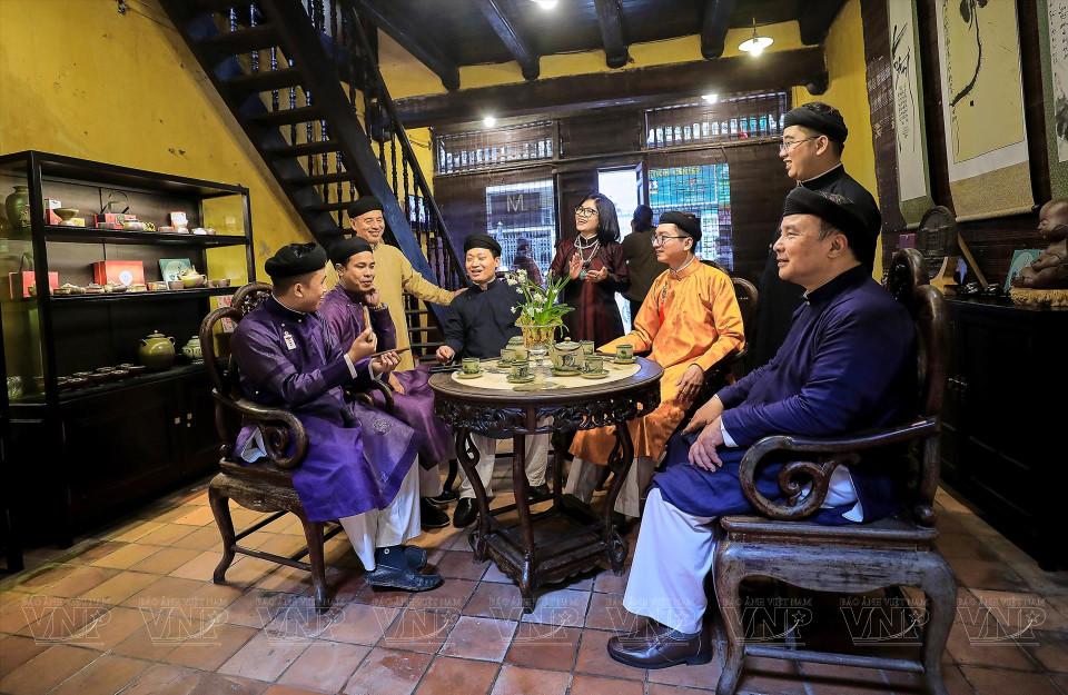 在河内古街区再现越南人过春节的场景。图自 越通社《越南画报》