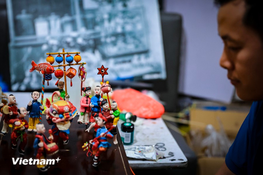 《迎中秋灯》捏塑作品系列生动再现了昔日越南北部乡村过中秋节的场景。图自 越通社Vietnam+