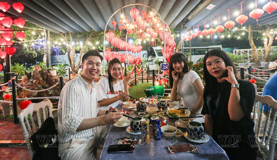 金枪鱼眼是来归仁市旅游时，游客不可错过的特色菜。图自 越通社《越南画报》