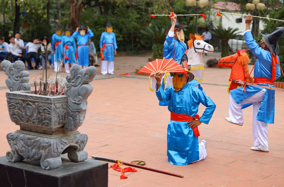 春谱舞蹈，又称“五国邻邦图贡进”，是由五个表演组成、描绘五方朝贡场景的的综合性节目。图自 越通社
