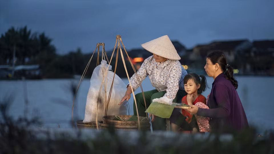 打饼（Bánh đập）（也叫“拍打饼”）是与会安人民的历史和传统紧密相连的美食。图自 越通社《越南画报》