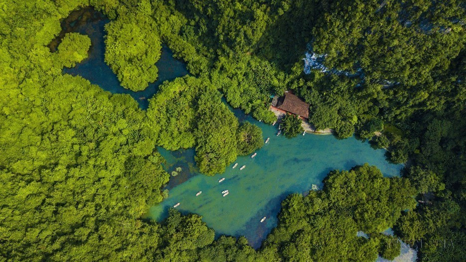 高处俯瞰长安名胜群陈寺的美丽风景。图自 越通社
