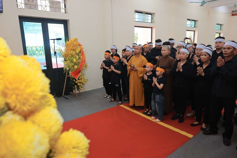 2024年7月26日13时，阮富仲总书记的追悼会时在河内市陈圣宗街五号国家殡仪馆、胡志明市统一会场及阮富仲同志家乡河内市东英县东会乡同时举行。图自 越通社