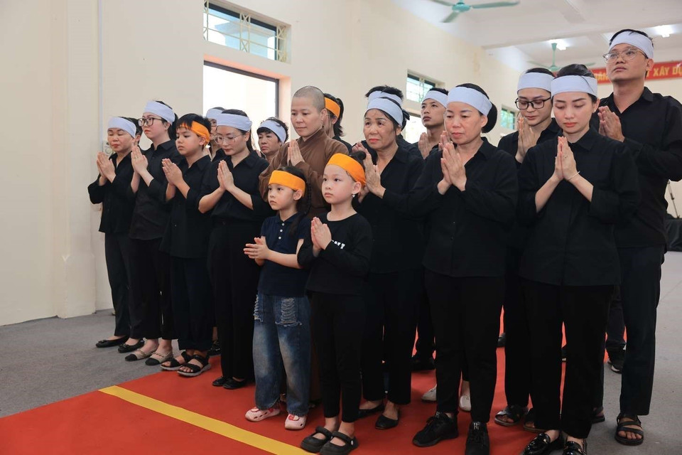 2024年7月26日13时，阮富仲总书记的追悼会时在河内市陈圣宗街五号国家殡仪馆、胡志明市统一会场及阮富仲同志家乡河内市东英县东会乡同时举行。图自 越通社