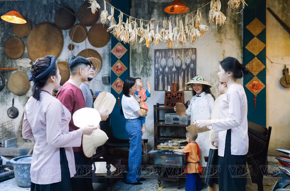 通过精心陈设北部乡村家庭曾用的古朴物品，喀嵆馆如同一扇时光之门，唤醒访客们对童年美好时光的深情回忆。图自越通社/越南画报