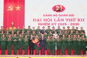 苏林总书记：军队党委和全军要落实好“两个坚持、两个推进和两个防范”