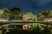 奎文阁在艺术灯光的映衬下，更加凸显其传统建筑之美，于现代空间中熠熠生辉。图自 越通社