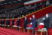 朝鲜劳动党总书记、国务委员长金正恩与越共中央总书记苏林及各位代表一同出席活动。图自 越通社