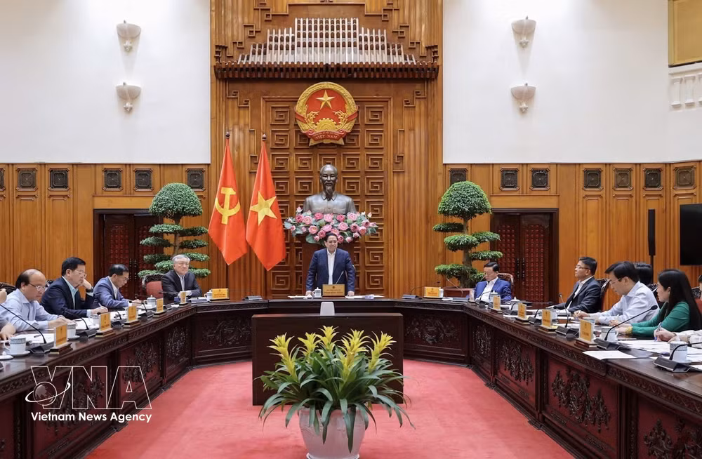 vnanet-potal-thu-tuong-chu-tri-hop-thuong-truc-chinh-phu-ve-cac-chinh-sach-nha-o-xa-hoi-va-binh-on-gia-xang-dau-8652768.jpg