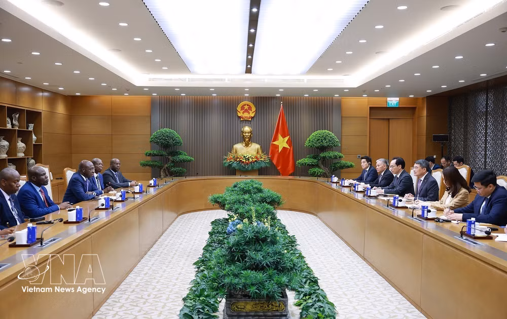 vnanet-potal-thu-tuong-le-minh-hung-tiep-bo-truong-ngoai-giao-cong-hoa-angola-tete-antonio-8803175.jpg