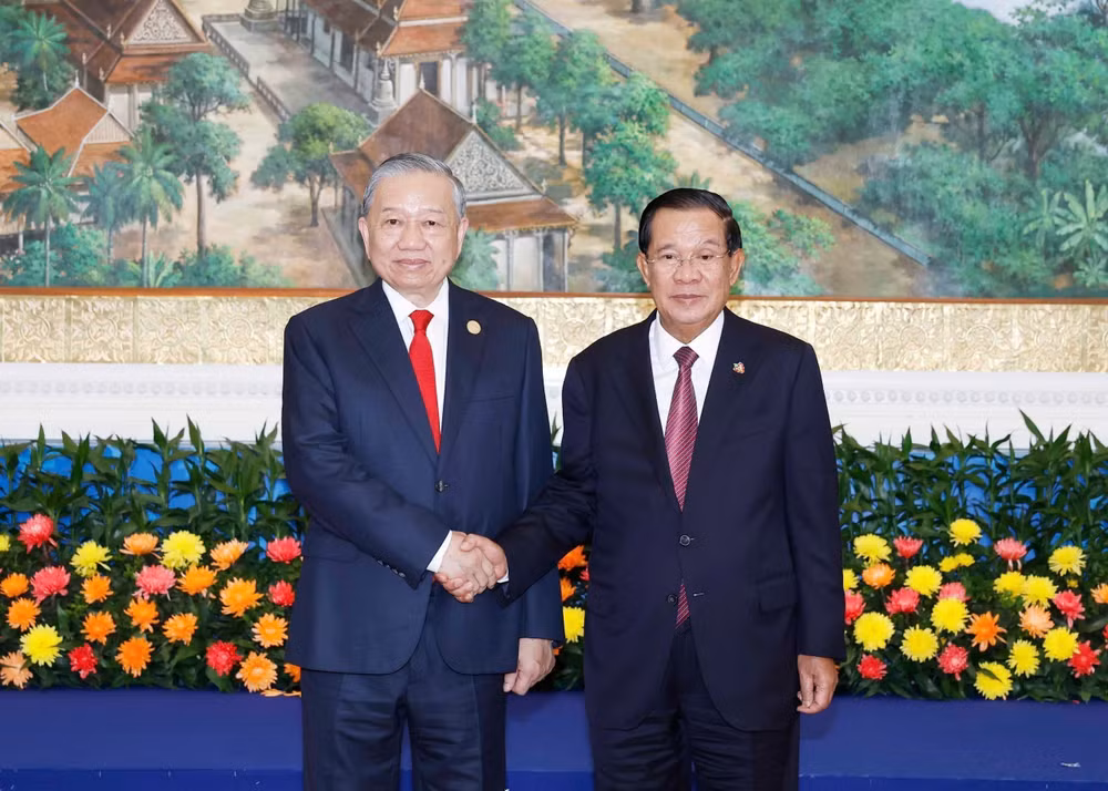vna-potal-hoi-dam-giua-dang-cong-san-viet-nam-va-dang-nhan-dan-campuchia-8576665.jpg