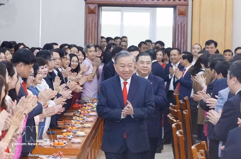 vna-potal-tong-bi-thu-to-lam-chuc-tet-can-bo-cong-chuc-vien-chuc-nguoi-lao-dong-van-phong-trung-uong-dang-8602791.jpg