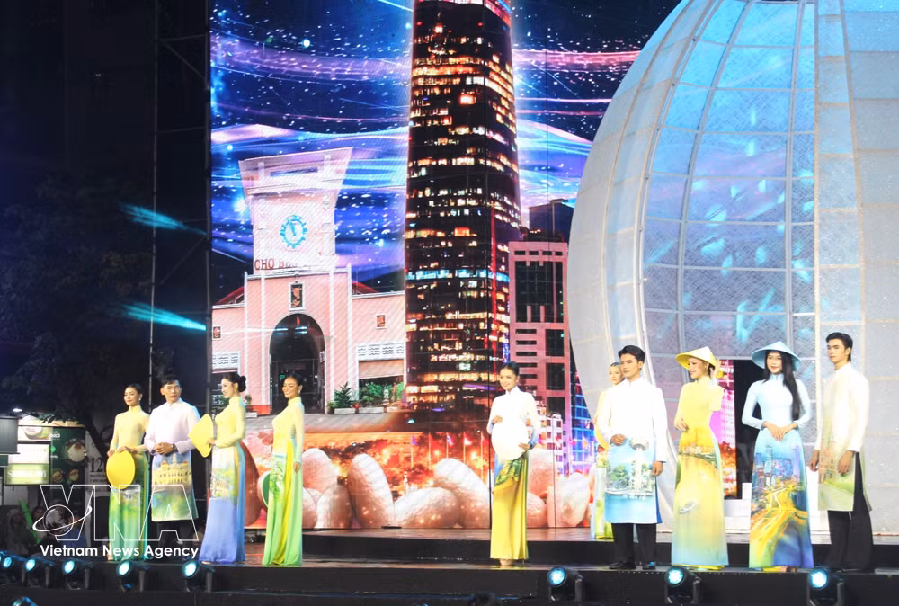 vnanet-potal-khai-mac-le-hoi-ao-dai-thanh-pho-ho-chi-minh-lan-thu-12-8625603.jpg