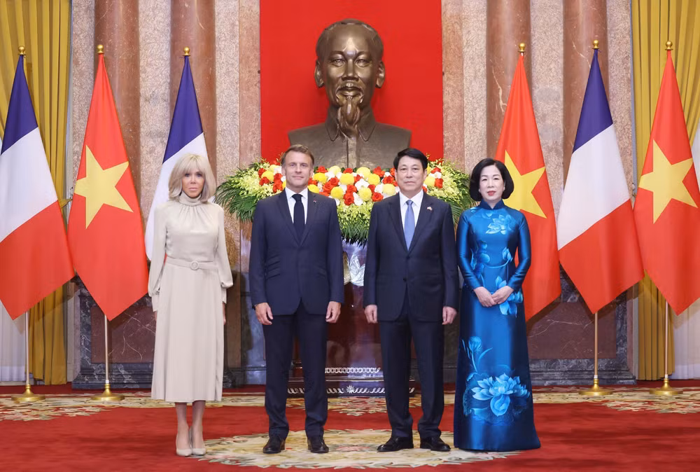 vna-potal-le-don-tong-thong-phap-emmanuel-macron-tham-cap-nha-nuoc-toi-viet-nam-8054504.jpg