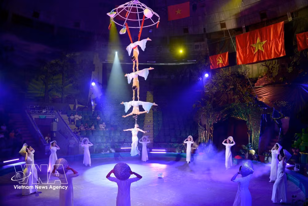 vnanet-vna-potal-xiec-viet-xuat-sac-gianh-3-giai-thuong-tai-lien-hoan-xiec-quoc-te-con-voi-vang-8619003.jpg