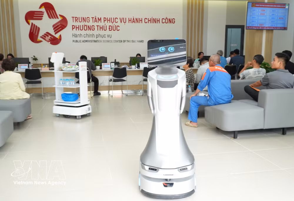 vnanet-potal-tp-ho-chi-minh-robot-tham-gia-ho-tro-cong-tac-hanh-chinh-cong-8177518.jpg