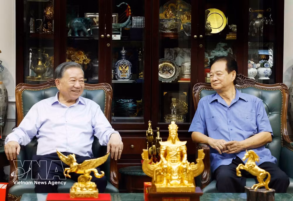 vnanet-vna-potal-tong-bi-thu-chu-tich-nuoc-tham-cac-dong-chi-nguyen-lanh-dao-dang-nha-nuoc-8728012.jpg
