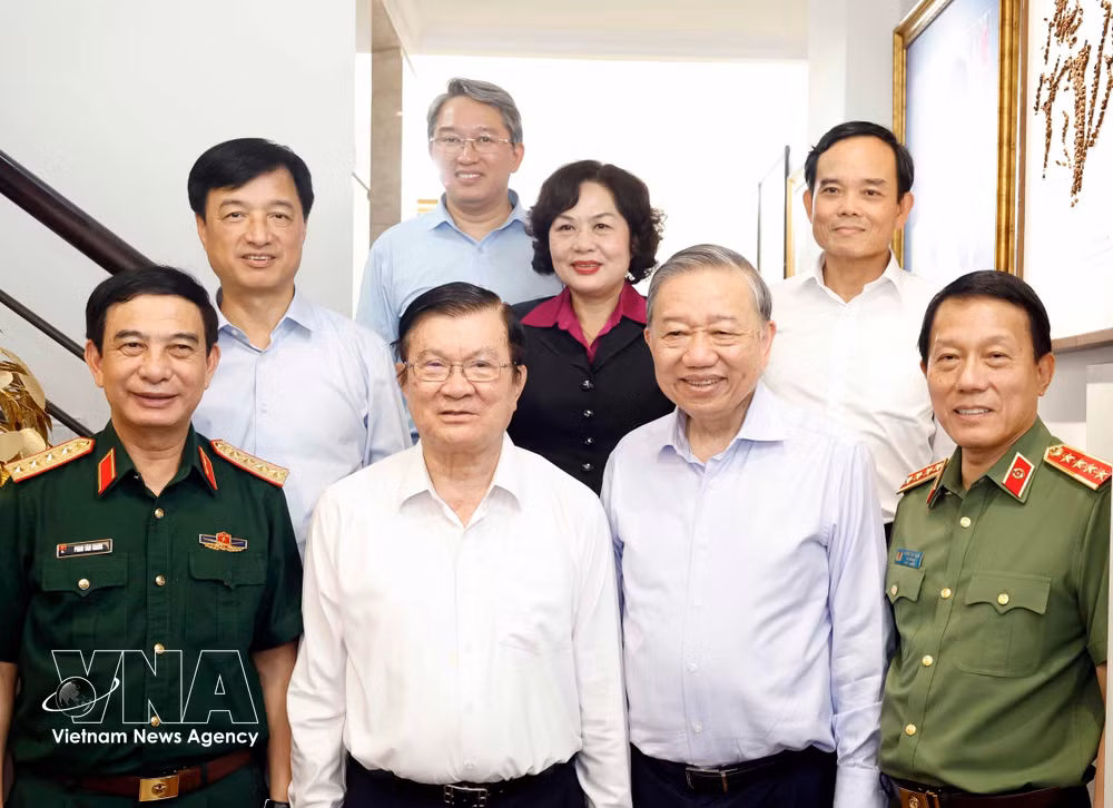 vnanet-vna-potal-tong-bi-thu-chu-tich-nuoc-tham-cac-dong-chi-nguyen-lanh-dao-dang-nha-nuoc-8728011.jpg