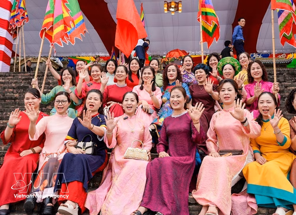 vnanet-vna-potal-dac-sac-nghi-le-ruoc-nuoc-tai-le-hoi-bat-trang-ha-noi-8675747.jpg
