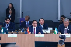 范明政总理出席“加强多边主义、经济金融问题及人工智能”高级别讨论会并发表讲话。图自越通社