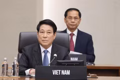 越南国家主席梁强出席2025年APEC领导人会议第一阶段会议