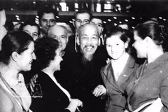 纪念胡志明主席诞辰136周年：《胡志明主席——博大的爱》