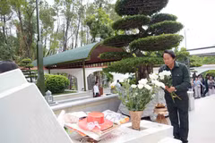 河静省同禄三岔路口成为民众缅怀英烈的重要纪念地