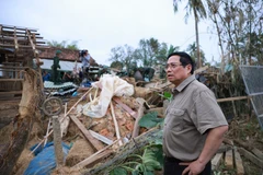 越南政府总理范明政前往得乐省看望慰问受灾民众