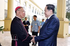 越南国会主席陈青敏走访河内总教区 